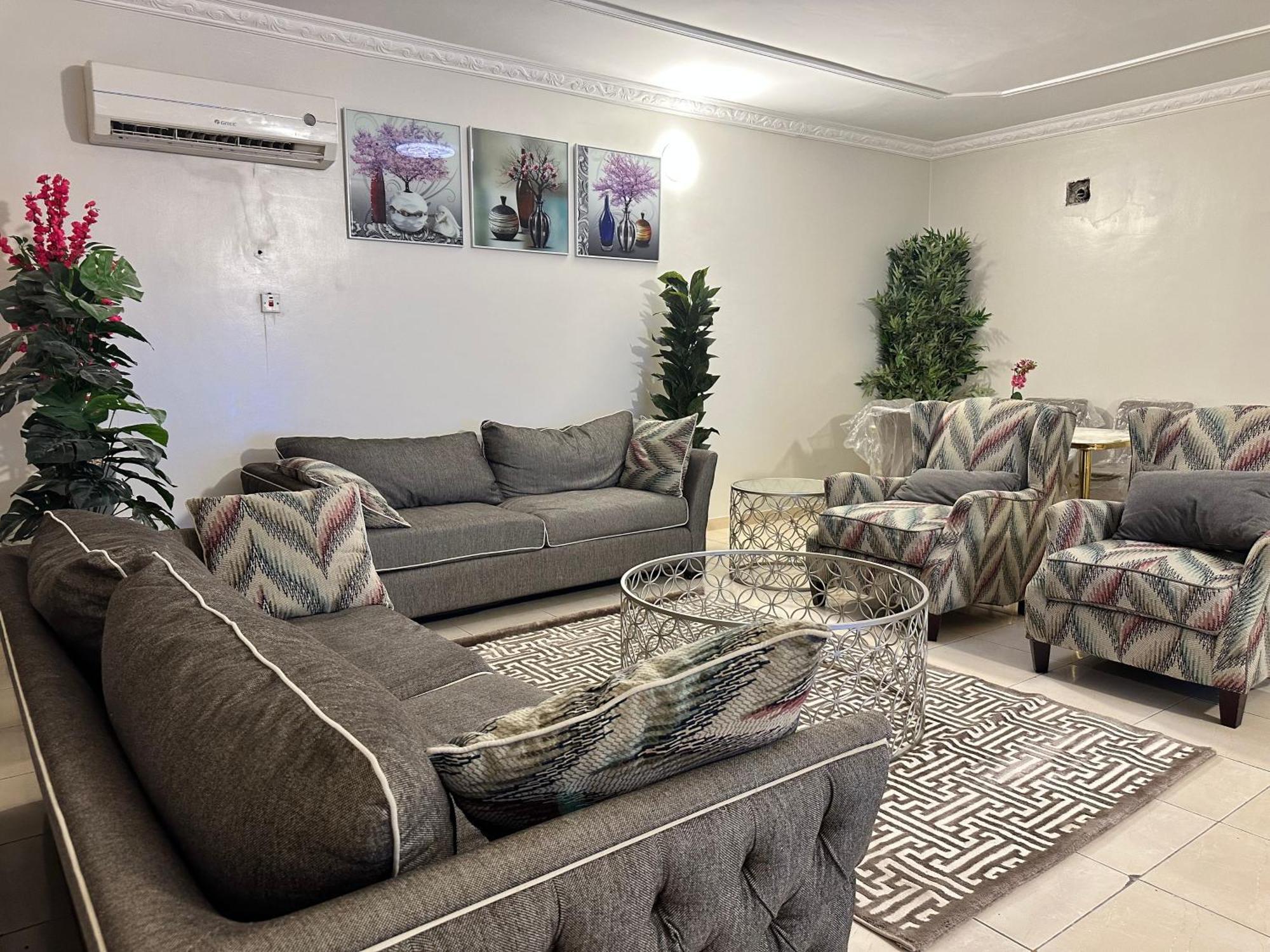 شقه رائعه رقم 9 باثاث مودرن ودخول ذاتي Apartment Riyadh